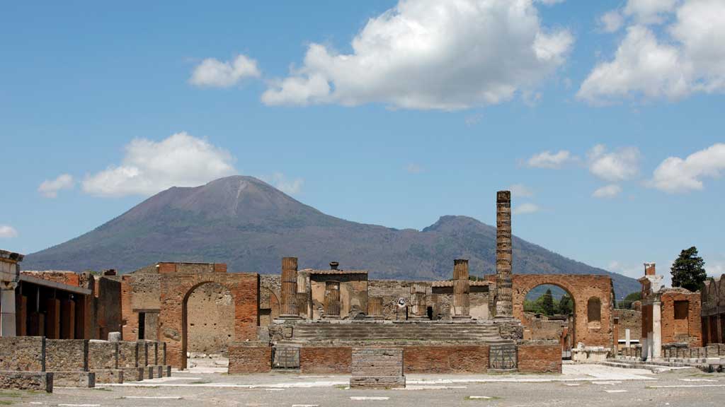Digital scans unveil new love notes and sketches on ancient Pompeii wall